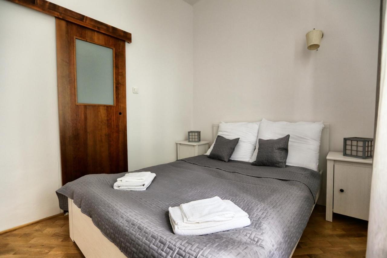 Next To The Main Square Apartment Krakow Bagian luar foto
