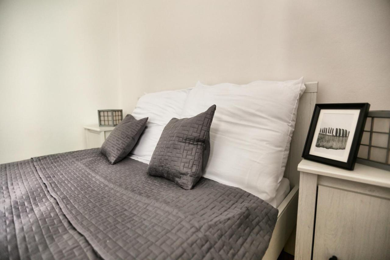 Next To The Main Square Apartment Krakow Bagian luar foto